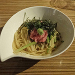 アネア　カフェ - ネギトロと根三葉のパスタ