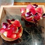 コムトゥヴ - アミューズのセルヴェルドカニュ♡お花を纏って♪