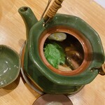 炭火割烹とも - ハマグリの土瓶蒸し