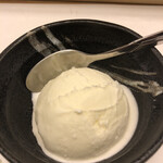 鮨処 凜 - ミルクアイス