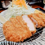 とんかつ・トンテキ たつまきや - 【特】ロースカツ定食(2500円)