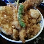 土手の伊勢屋 - かき揚げが埋もれてます