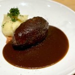 洋食 おがた - 使用する肉は「サカエヤ」から仕入れたもの