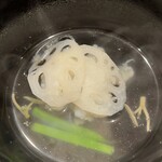 じき 宮ざわ - 椀　鱧と蓮根、ジュンサイ