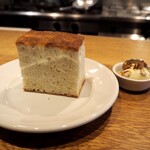 スガハラ - パン & マスカルポーネ + 米沢 天然 胡桃 + 蜂蜜