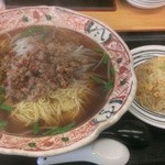 台湾料理 餃子の舞 - 台湾ラーメン（大盛り）＋半チャーハン