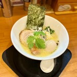 光の葉 - 鶏白湯味玉ラーメン