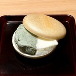 匠 進吾 - 塩と蓬のアイス最中。
      外で売っていたら、普通に買います(^^)