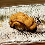 匠 進吾 - 【追加】唐津の赤雲丹。
      こちらも鮮烈ですねぇ。想像する赤雲丹らしさのど真ん中を突いてくる感じです♪