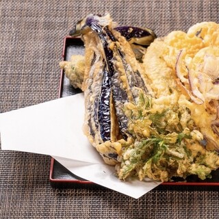 野菜の唐揚げ等揚げ物もございます！