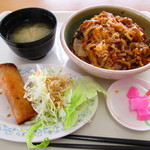 レストラン田野 - スタミナ丼