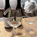 ひがしやま 司 - おすすめ日本酒飲み比べ　市場価格が異なる2種類の日本酒ですがどちらも甲乙つけ難い美味しさでした。面白い⭐︎