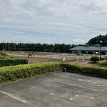 こびとカフェ@陽だまりレンガ広場 - 乗馬クラブの馬場