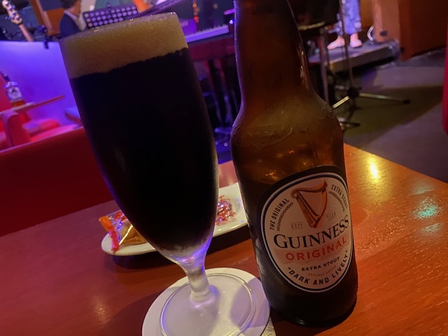 club t  Music &amp; Bar