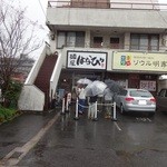 麺屋はなび - 雨でも行列