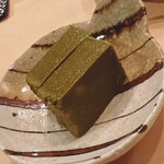 木挽町 とも樹 - 鮑の肝羊羹。プリンのような仕立てです。チビチビとつまみながらお酒が進みます