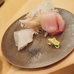 木挽町 とも樹 - 右が五島の縞鯵、左が宮城の眞子鰈