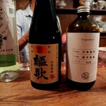 酒場 みんなの黄ちゃん - 飲み比べ、右のは石焼き芋の香りで気に入りました。左もうまい。