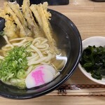 資さんうどん - ごぼう天うどん＝490円
わかめ＝90円←トッピング