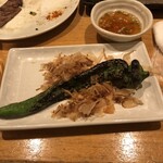 牛タンの笑や - 万願寺とうがらし焼き