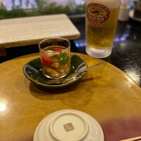 すし処 初音 - 先付け？アミューズ？鱧湯引き腹子と肝と夏野菜の煮凝り