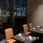 平田牧場 極 - 夜景を楽しめるお席も人気。