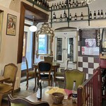 Cantine Barbaroux - 昼はテーブルクロスが使われていない