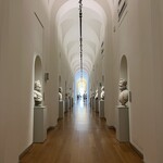 Cantine Barbaroux - 左右に展示室がある