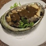 アワビの蒸し物。肝のソースがいい感じでした。