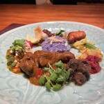 カモシヤ クスモト - ルンダン、パコラ、ダル、色んな国の料理を最後はマゼマゼ