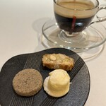 カーサ・デル・チーボ - 小菓子も丁寧に作ってる