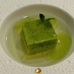 カーサ・デル・チーボ - ズッキーニのジェラティーナ　トマトエッセンス　透明トマトが面白い。初めがこのレベルだと次の皿にワクワクする。