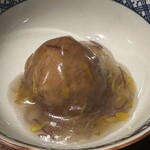 赤坂 鮨大谷 - 地鶏とポルチーニ茸、蓮根饅頭の菊花椀