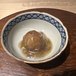 赤坂 鮨大谷 - 地鶏とポルチーニ茸、蓮根饅頭の菊花椀