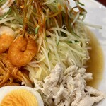 呉麺屋 - 呉冷麺+大盛（大辛）¥950
            麺は細平麺ストレートであまりない麺です