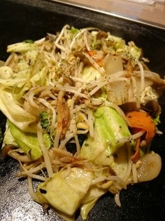 Hanatanuki - 彩り野菜のアンチョビ風炒め
