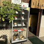 お好み焼き 多美也 - 入口横には、サンプルケースも有りマスオ(^^)v