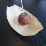 ラ・ボンヌターブル - チョコとラズベリー、たこ焼き風1