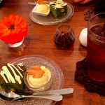 フェテカフェ - ランチにプラス300円でつけられるケーキ。この日は抹茶とホワイトチョコのパウンドケーキ。