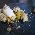 ラ・ボンヌターブル - 日本黒皮カボチャとヴァニラ、アールグレイのシフォンケーキ、フルムダンベールのアイスクリームに甲斐ノワールで炊いたプルーンと胡桃のキャラメルを振りかけて1