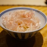炎水 - ●鰹節卵かけご飯
      福知山の卵を忍ばせて、静岡の有東木山葵農園の食べ方なんだそう。