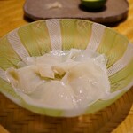 炎水 - ★鮑の薄造り（千葉 大原）
      初めて頂く鮑の薄造り。敢えてこの薄さでお造りにすることで素材本来の甘みを引き出す技。