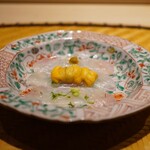 炎水 - ●お造り
      真鰈（徳島）、赤雲丹（福井）
      3枚をそれぞれの薬味で楽しめる粋な計らい。