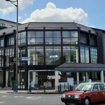 Cafe ふふふあん - 京阪電車清水五条駅から直ぐのモダンなガラス張りのビル3階にある「Cafe ふふふあん」さん
2022年開業、運営は株式会社 半兵衛麸【1689年創業、1985年設立、代表取締役:玉置剛氏】