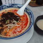 虹屋 - 担々麺、無料の中華がゆ