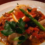 旬菜食卓 びすとろ KAZU - ノルディックサーモンのミルフィーユ　　　サーモンの間にホタテをスライスして挟んであります。　イクラも乗っていて、柑橘系のソースが良く合います。　