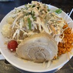 豚のオオモリ製作所 - マヨネーズ、胡麻ダレ、チャーシュー等のったまぜそば