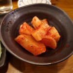 やきとん 赤尾 - カクテキ。甘さと酸味のバランス