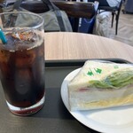 カフェ・ベローチェ - サンドイッチとアイスコーヒー