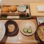 豆腐料理 空野 - 豆乳蟹クリームコロッケ定食(1,200円) ここは食感が繊細な豆腐を扱ってるから主菜の食感がすごいんだよな